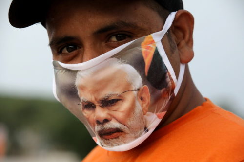 Ινδία: Γιόγκα κατά του κορωνοϊού προτείνει ο πρωθυπουργός