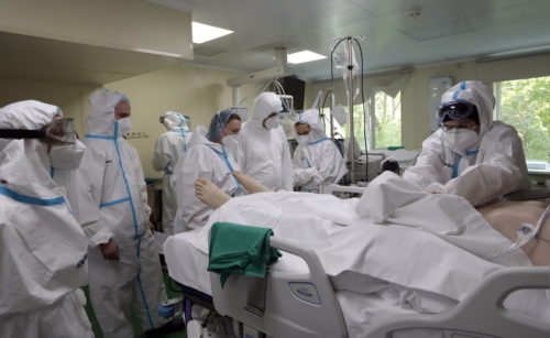 Κορωνοϊός: Σχεδόν 500 γιατροί και νοσηλευτές έχουν πεθάνει στη Ρωσία