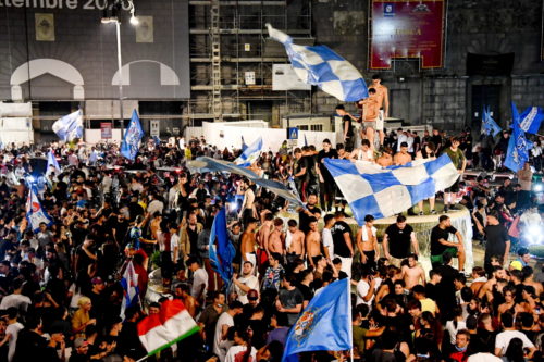 Ο ΠΟΥ καταδικάζει τους μαζικούς πανηγυρισμούς στη Νάπολη για την κατάκτηση του κυπέλλου ποδοσφαίρου Ιταλίας
