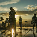 Το Summer Nostos Festival RetroFuture πλησιάζει τη λήξη με ένα Σαββατοκύριακο γεμάτο DJ sets, λογοτεχνικές αναγνώσεις και δύο συναυλίες στα ύψη