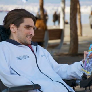 Ο Δημήτρης Αντωνίου έχει κάνει ένα διαφορετικό κόμικ για την κυκλοφοριακή αγωγή