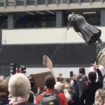 Εντουαρντ Κόλστον: Ποιος ήταν ο άνδρας του οποίου το άγαλμα πέταξαν στην θάλασσα διαδηλωτές στο Μπρίστολ