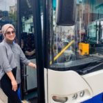 Η 22χρονη Νεσλιχάν Κιοσέ, η πρώτη γυναίκα στο τιμόνι του ΚΤΕΛ Κομοτηνής