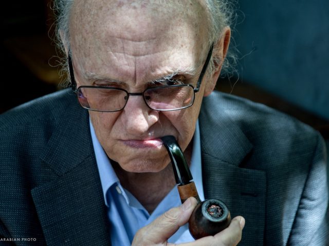 Ο Πέτρος Μάρκαρης επιφυλάσσει μια έκπληξη στο τελευταίο βιβλίο του