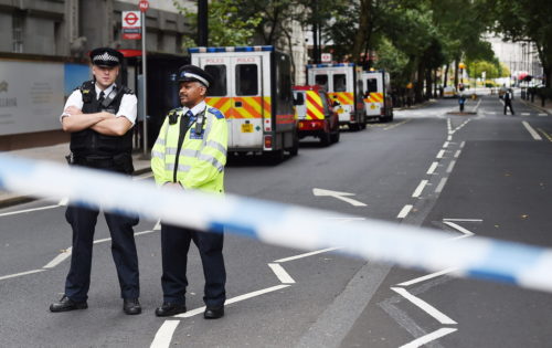 Λονδίνο: Άνδρας επιτέθηκε με σπαθί σε περαστικούς [ΒΙΝΤΕΟ]