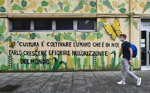 Ιταλία: Θα παραταθεί μέχρι το τέλος του μήνα η χρήση μάσκας σε κλειστούς χώρους