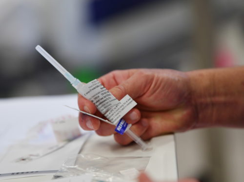 Πρόεδρος Κομισιόν: «Κανένα κράτος-μέλος δεν επιτρέπεται να διαπραγματεύεται παράλληλα αγορά εμβολίων»