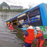 Οδηγός έριξε ηθελημένα το λεωφορείο του σε λίμνη με αποτέλεσμα τον θάνατο 21 ανθρώπων