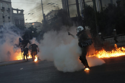 ΣΥΡΙΖΑ: «Χυδαίο ψέμα περί “αστυνομικού του ΣΥΡΙΖΑ που απέτρεψε σύλληψη κουκουλοφόρου”»