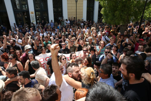 Ελεύθεροι μετά τις απολογίες τους οι συλληφθέντες της πορείας ενάντια στο νόμο για τις διαδηλώσεις