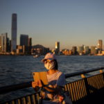 Χονγκ Κονγκ-κορωνοϊός: Ανοίγουν και πάλι τα μπαρ, οι πισίνες και τα θεματικά πάρκα