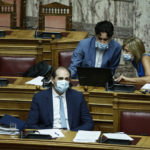 Κορωνοϊός: Υποχρεωτική η μάσκα για υπουργούς και βουλευτές σε όλες τις συνεδριάσεις της Βουλής