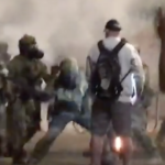 ΗΠΑ: Διαδηλωτής-«βουνό» ντροπιάζει την αστυνομία του Πόρτλαντ [ΒΙΝΤΕΟ]