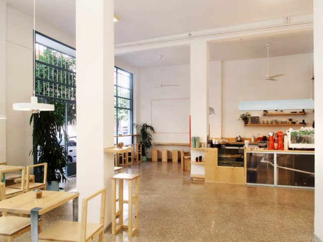 Kick: Ένα hub με ποιοτικό καφέ, vegan λιχουδιές και μικρά fashion brands στην Κυψέλη