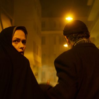 Στο «Παρί», ο Σιαμάκ Ετεμάντι κινηματογραφεί την Αθήνα με σπάνια ένταση