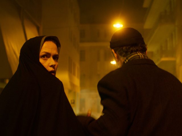 Στο «Παρί», ο Σιαμάκ Ετεμάντι κινηματογραφεί την Αθήνα με σπάνια ένταση