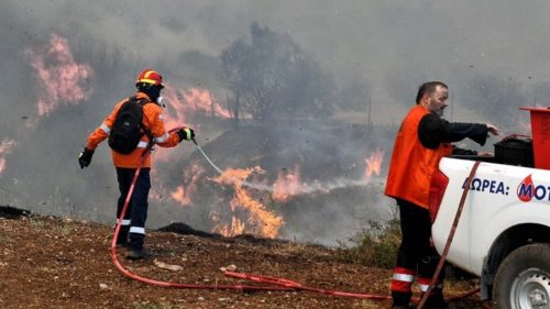 Ολονύχτια μάχη των πυροσβεστικών δυνάμεων με την πυρκαγιά στις Κεχριές