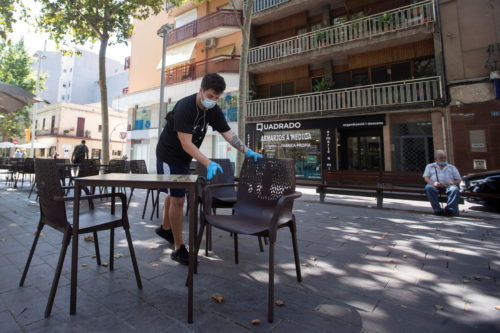 Ισπανία-Κορωνοϊός: Η αύξηση των κρουσμάτων οδηγεί περιφερειακές αρχές να επιβάλουν απαγόρευση καπνίσματος