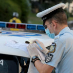 Ελλάδα-Κορωνοϊός: Συνέλαβαν δημοτικό σύμβουλο του ΚΚΕ στα Σπάτα επειδή έσβηνε συνθήματα εναντίον της μάσκας