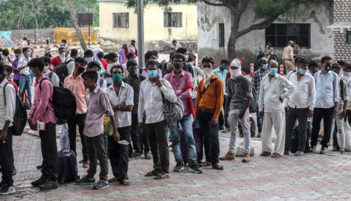 Κορωνοϊός: Πάνω από 1.000 νεκροί σε μια ημέρα στην Ινδία