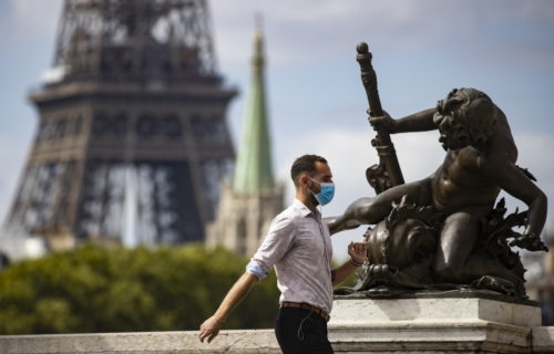 Koρωνοϊός: Υποχρεωτική η χρήση της μάσκας σε δημόσιους χώρους στο Παρίσι και σε άλλες μεγάλες γαλλικές πόλεις