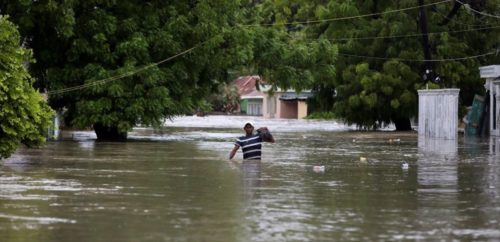 Κούβα: Η τροπική καταιγίδα Λάουρα πλήττει το νησί