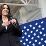 Καμάλα Χάρις: Μια ιστορική αλλά συμβατική επιλογή για τους Δημοκρατικούς