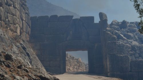 KKE: Ούτε τους αρχαιολογικούς χώρους δεν μπορεί να προστατεύσει η κυβέρνηση από τις πυρκαγιές