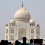 Ινδία- Kορωνοϊός: Ανοίγει σήμερα για τους επισκέπτες το Ταζ Μαχάλ