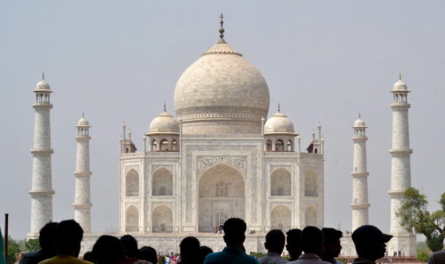 Ινδία- Kορωνοϊός: Ανοίγει σήμερα για τους επισκέπτες το Ταζ Μαχάλ