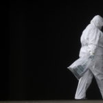 Κορωνοϊός: Υποχρεωτικά μάσκες σε κλειστούς εργασιακούς χώρους, στις συναυλίες και έξι άτομα σε κάθε τραπέζι στην Αττική