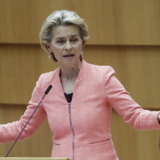 Ούρσουλα φον ντερ Λάιεν: Πρόταση για ένα ψηφιακό διαβατήριο εμβολιασμού