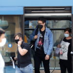 Η χρήση της μάσκας είναι μια «γέφυρα» προς το εμβόλιο κατά της Covid-19;