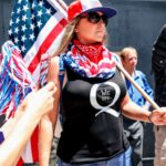 Η συνωμοσιολογική λάσπη QAnon απλώνεται στην Ευρώπη εν μέσω πανδημίας