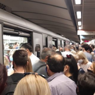 Περισσότερη Συγκοινωνία, Περισσότερη Ενημέρωση, Περισσότερη Δημόσια Υγεία ή Φύγετε