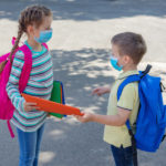 Κορωνοϊός: Τα παιδιά του Δημοτικού έχουν μόλις το 1/16 του ιικού φορτίου των 80άρηδων