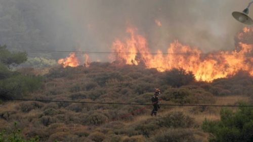 Σε ύφεση η πυρκαγιά της Κερατέας