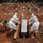 Κορωνοϊός: Έχει προκαλέσει τουλάχιστον 1.155.301 θανάτους παγκοσμίως