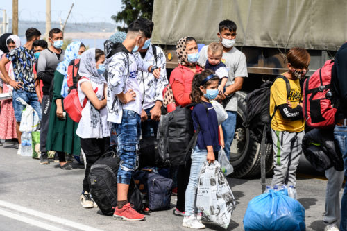 Καταγγελίες για την μη αναγνώριση της παράτασης στις άδειες παραμονής μεταναστών και προσφύγων