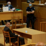 Κασιδιάρης: «Δεν είναι δυνατόν να κρίνετε με 20.000 βίαιους διαδηλωτές έξω από την αίθουσα»