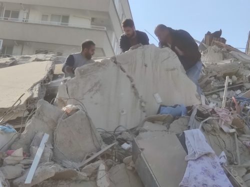 Τουρκία: Έξι νεκροί και 202 τραυματίες από τον σεισμό των 6,7 βαθμών
