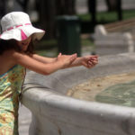 Ιδιαίτερα υψηλές για την εποχή θερμοκρασίες αναμένονται έως την Τετάρτη