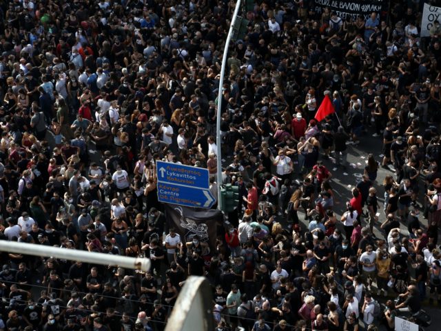 ΒΙΝΤΕΟ: Ο Γιώργος Αυγερόπουλος καταρρίπτει τους ισχυρισμούς Χρυσοχοΐδη για «τα 600 άτομα και τις 150 μολότοφ»