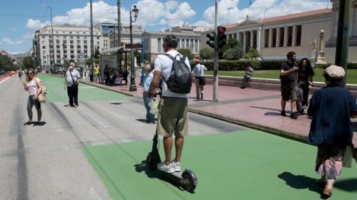 Τι αλλάζει στη νομοθεσία για τα ηλεκτρικά πατίνια και τα ποδήλατα