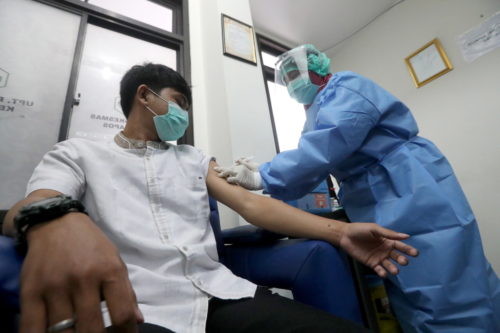 Ινδονησία: Εκατοντάδες εμβολιασμένοι υγειονομικοί μολύνθηκαν με Covid19