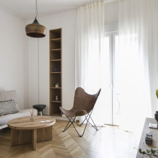 Μέσα σε ένα μικρό διαμέρισμα του ’70 που ανανεώθηκε και διηγείται μια ιστορία στην Καισαριανή