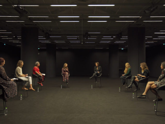 Δείτε 8 γυναίκες να συζητούν για την πατριαρχία, τον σεξισμό και την έμφυλη βία στην ελληνική κοινωνία