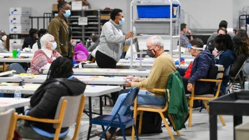 ΗΠΑ-ΕΚΛΟΓΕΣ: Καταμετρούνται οι ψήφοι την ώρα που δεν φαίνεται να ξεχωρίζει κάποιος υποψήφιος
