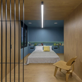 Μέσα σε ένα μικρό διαμέρισμα με αντιθέσεις στην Κυψέλη