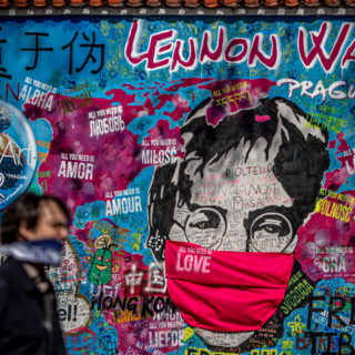 The Atlantic: Ποιό είναι το πιθανότερο σενάριο για την επιστροφή στη μετα-πανδημική κανονικότητα;